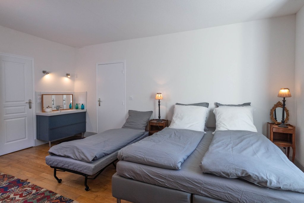 Gîte vacances Jura Mauffans - Grand Gîte Bed &amp; Wine, intérieur authentique location vignobles