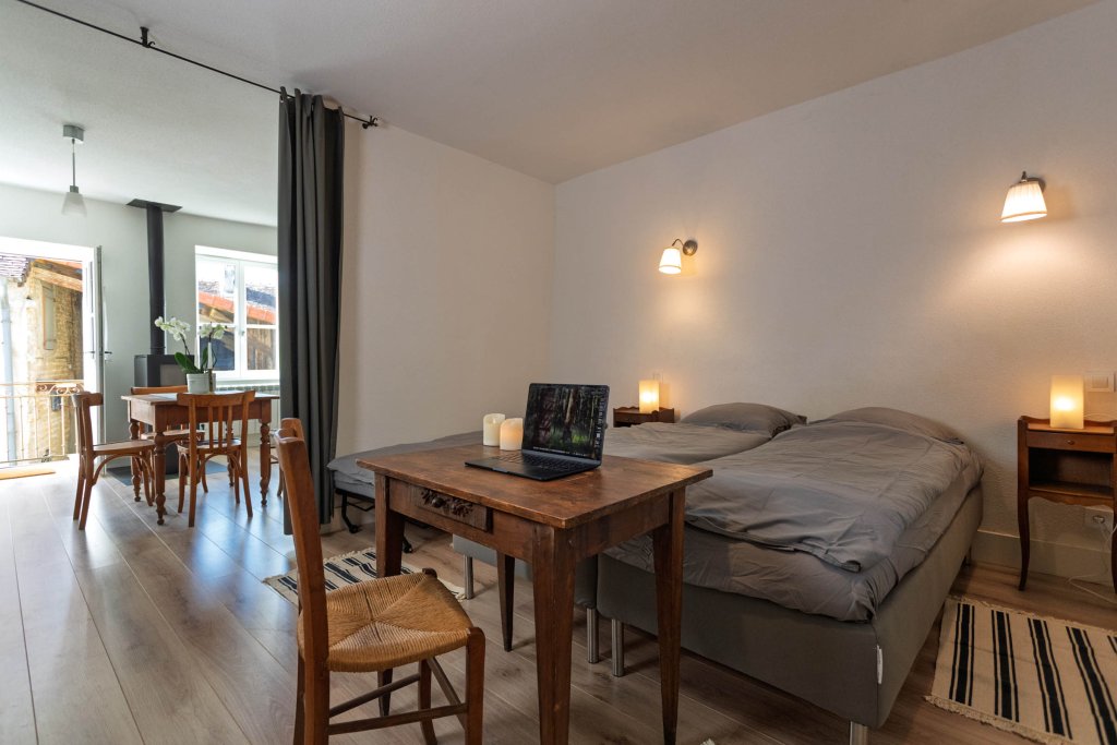 Gîte vacances Jura - Petit Gîte Bed &amp; Wine Mauffans, séjour chaleureux location vignes jurassiennes