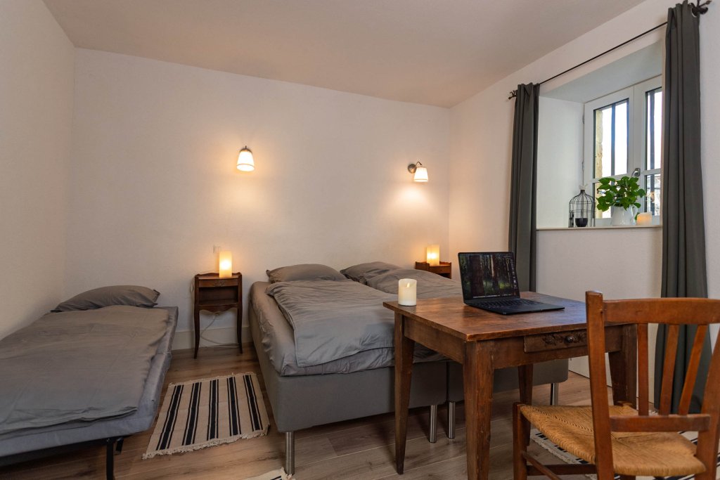 Location vacances Jura Mauffans - Petit Gîte Bed &amp; Wine, hébergement authentique vignoble jurassien