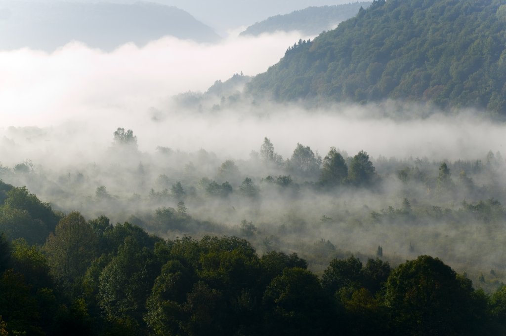 Massif Jura randonnées nature - Activités outdoor, hébergement Mauffans base départ sentiers montagne